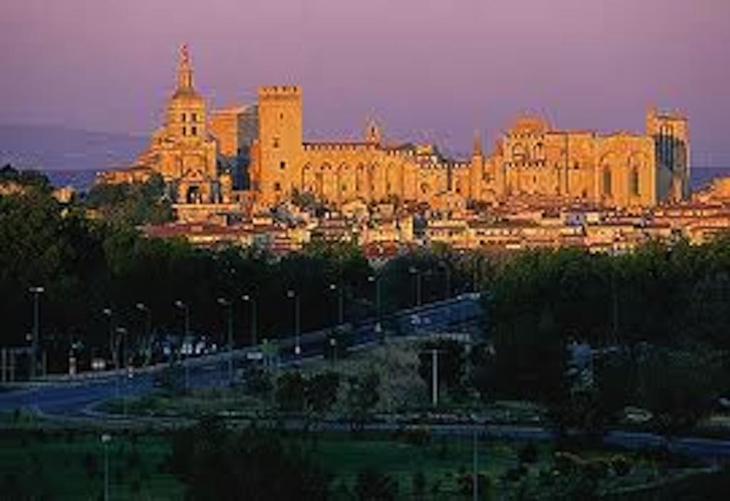 Hotel Kyriad Cap Sud Avignone Esterno foto
