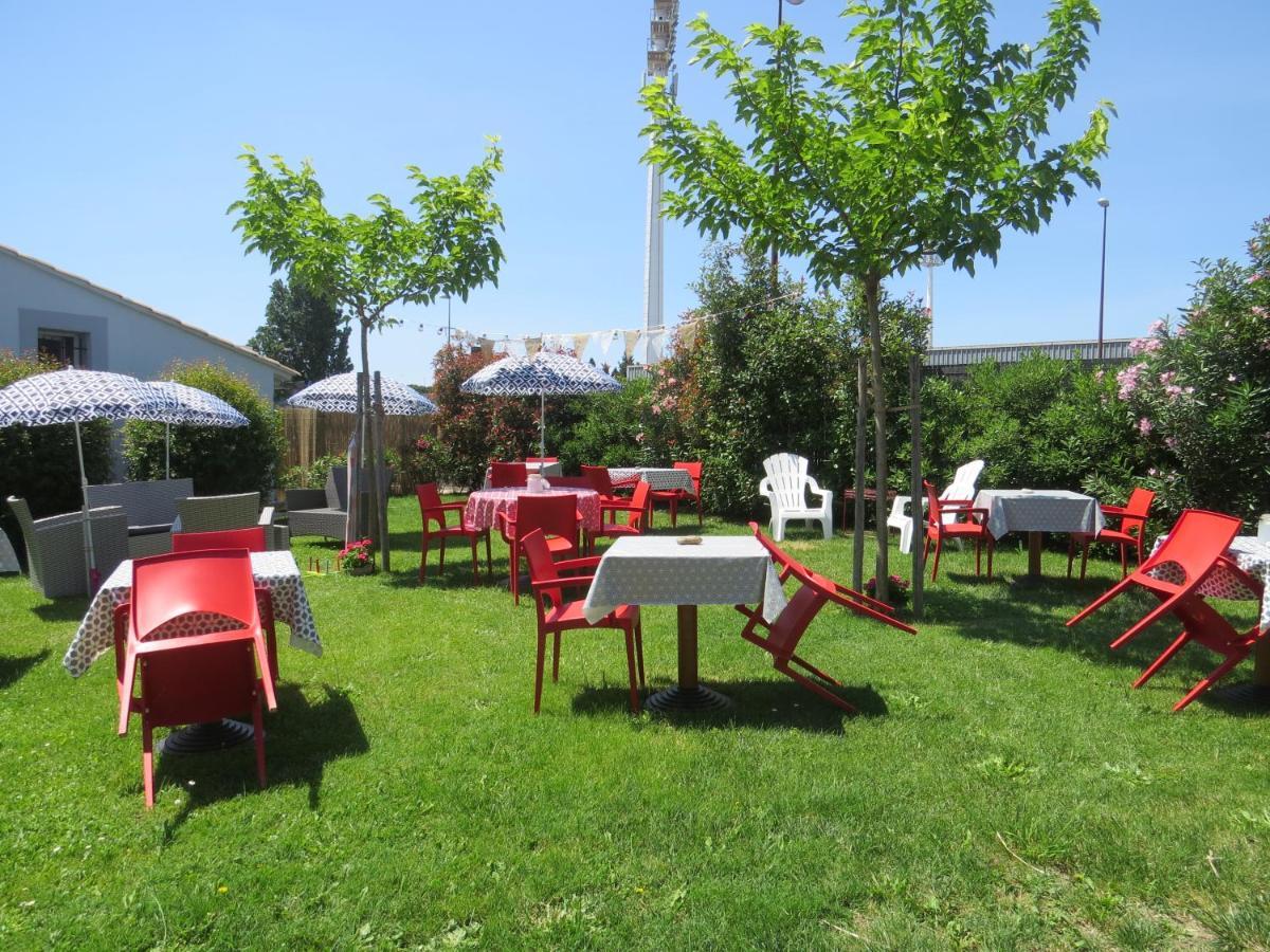 Hotel Kyriad Cap Sud Avignone Esterno foto